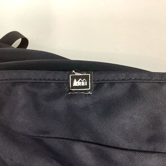 REI Co-op Flash Daypack - Black - 20 L Backpack - Top Flap Buckles -Green Lining - Picture 10 of 10